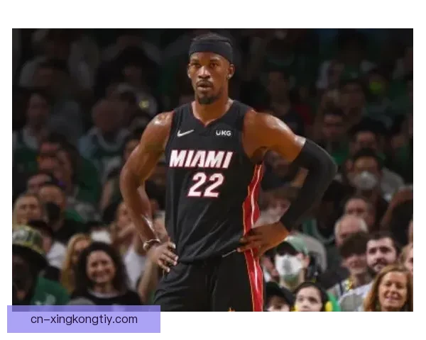 巴特勒膝伤疑云倒地却咧嘴笑